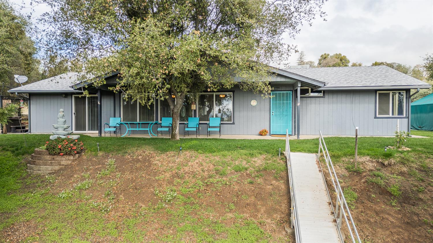 45991 Black Oak Road Coarsegold, CA 93614 - Photo 52 of 67 a front view of a house with garden