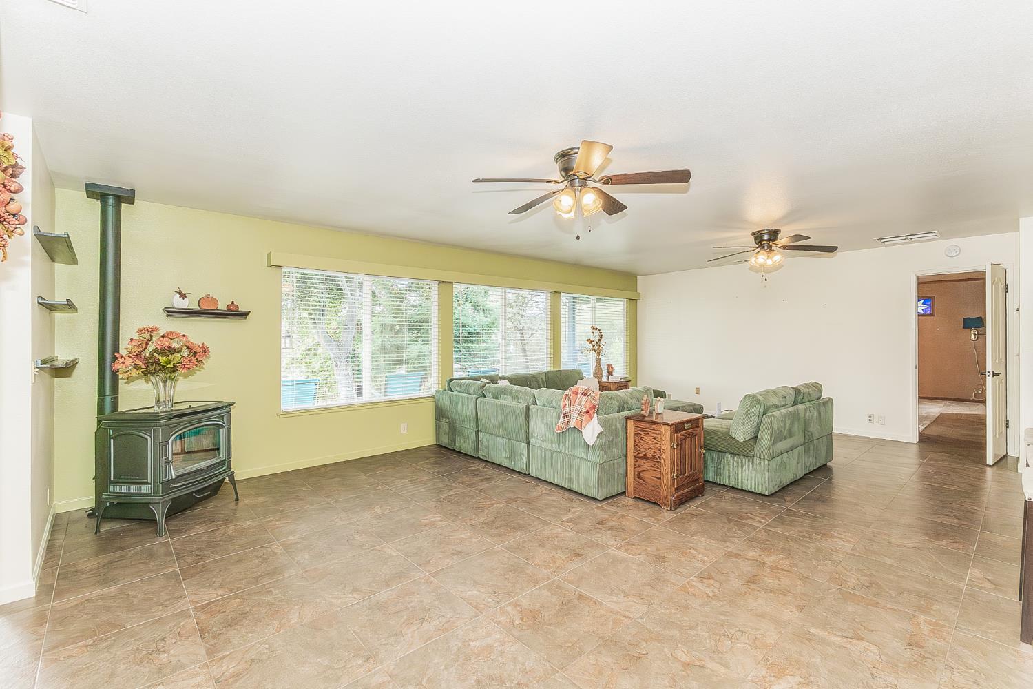 45991 Black Oak Road Coarsegold, CA 93614 - Photo 8 of 49 a living room with furniture and wooden floor