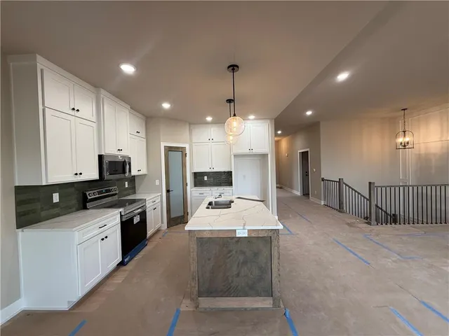 $549,900 | 27601 East 128th Court, Lee's Summit, MO 64086