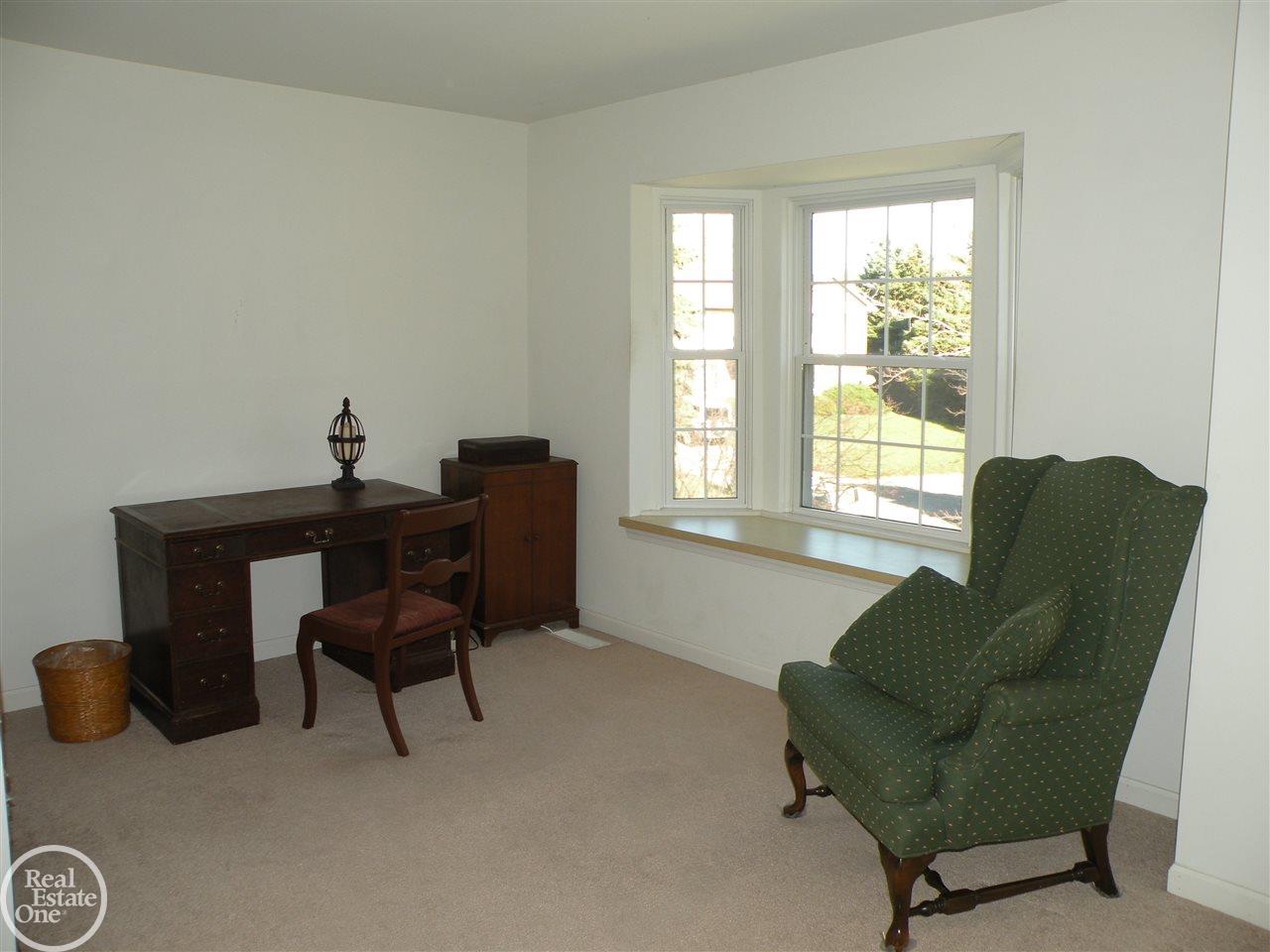 74 Longford Drive Rochester, MI 48309 - Photo 24 of 33 31269681-23.JPG