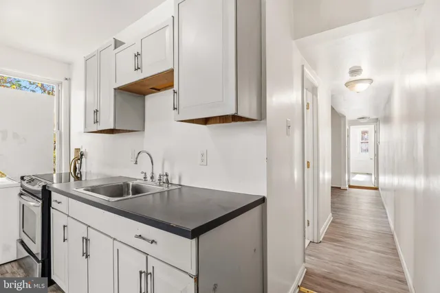 a view of entryway and hall