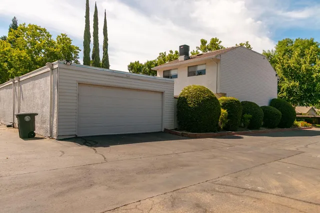 a view of a house with a backyard