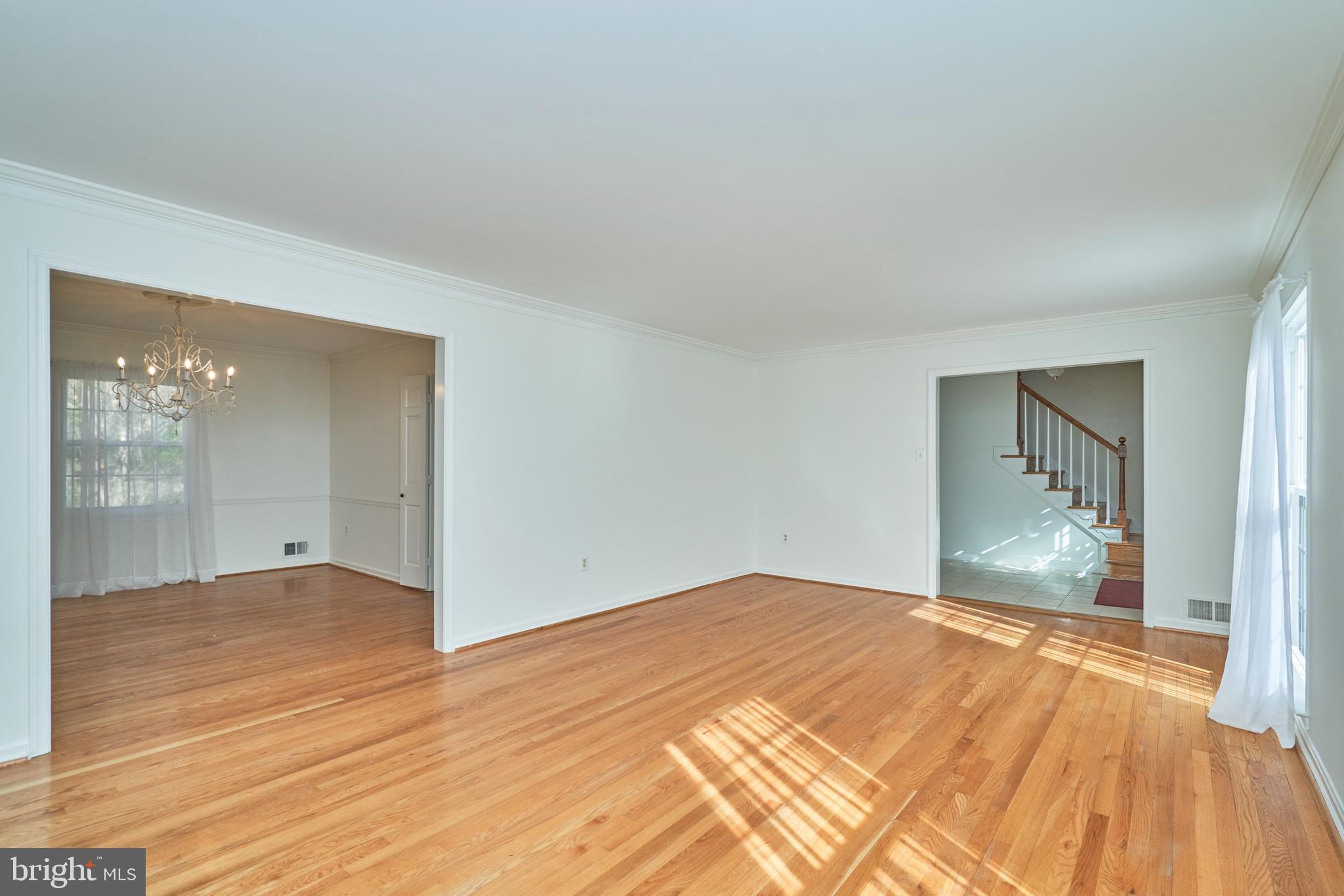 5806 Bent Twig Road McLean, VA 22101 - Photo 6 of 37 Living Room