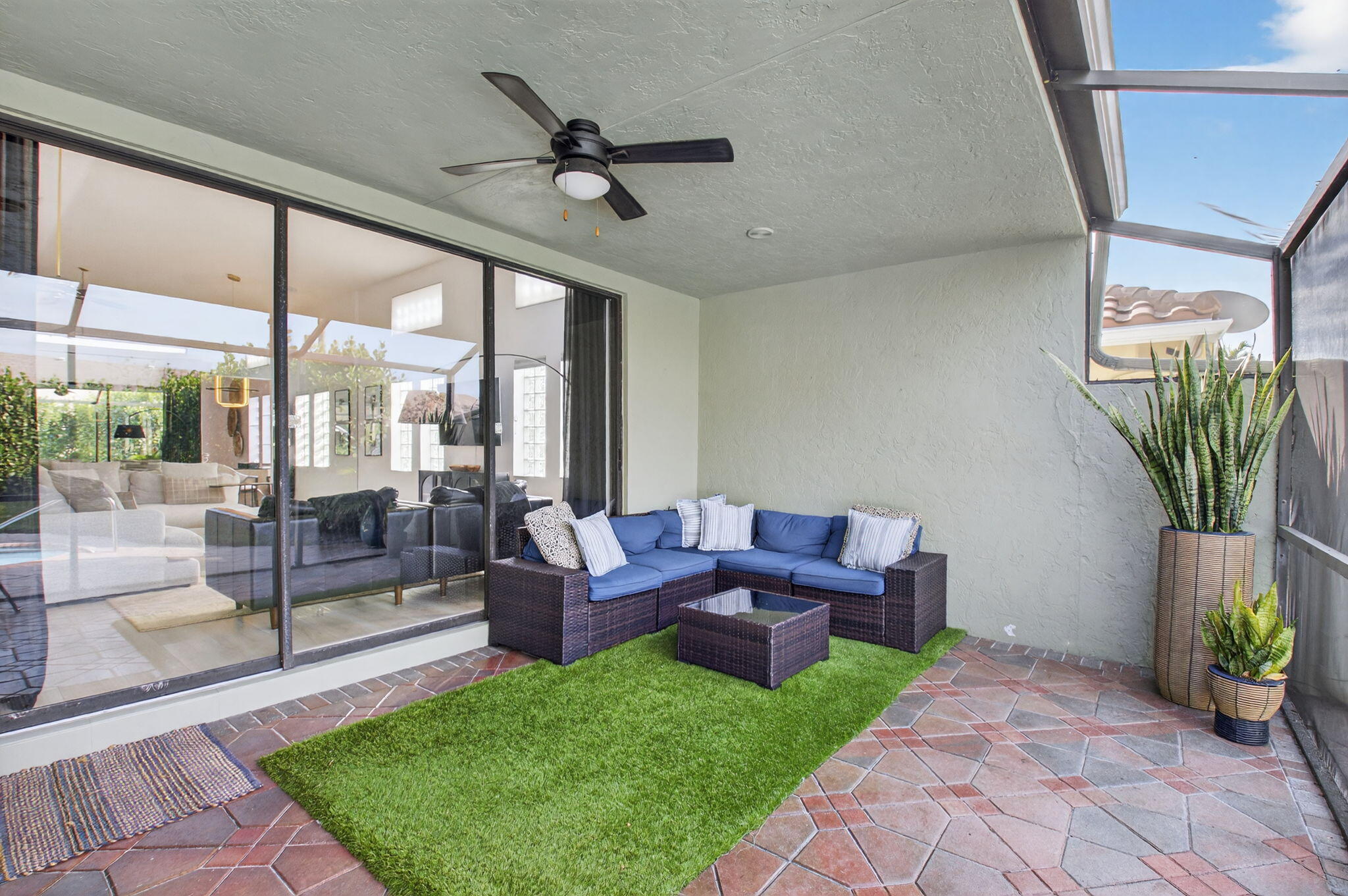 9060 Villa Portofino Circle Boca Raton, FL 33496 - Photo 34 of 47 a living room with furniture
