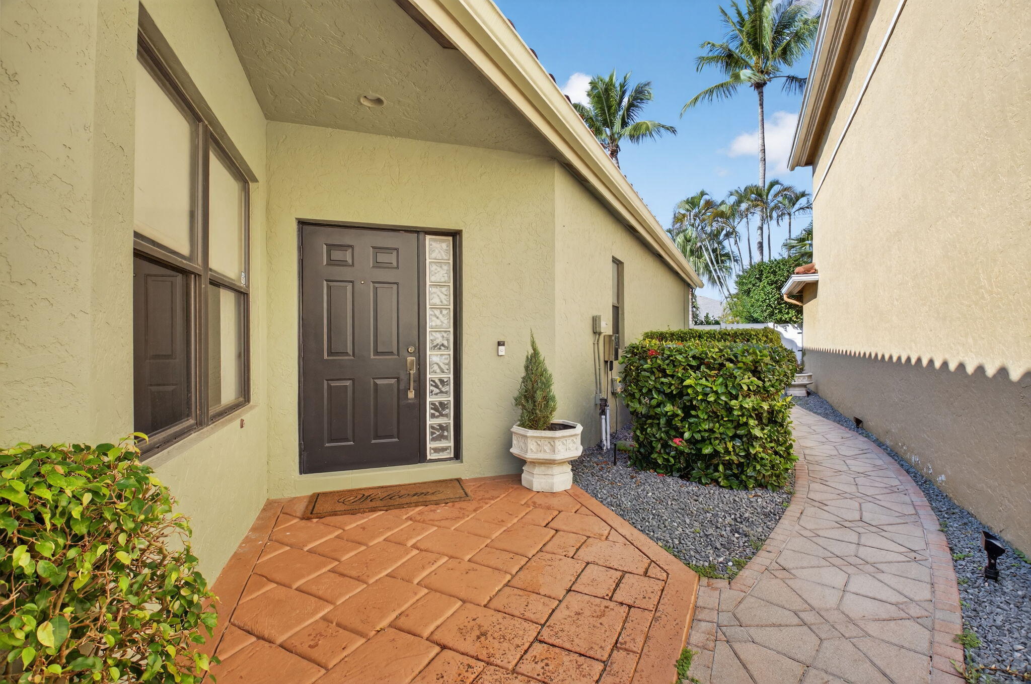 9060 Villa Portofino Circle Boca Raton, FL 33496 - Photo 4 of 47 5-web-or-mls-DSC_7988