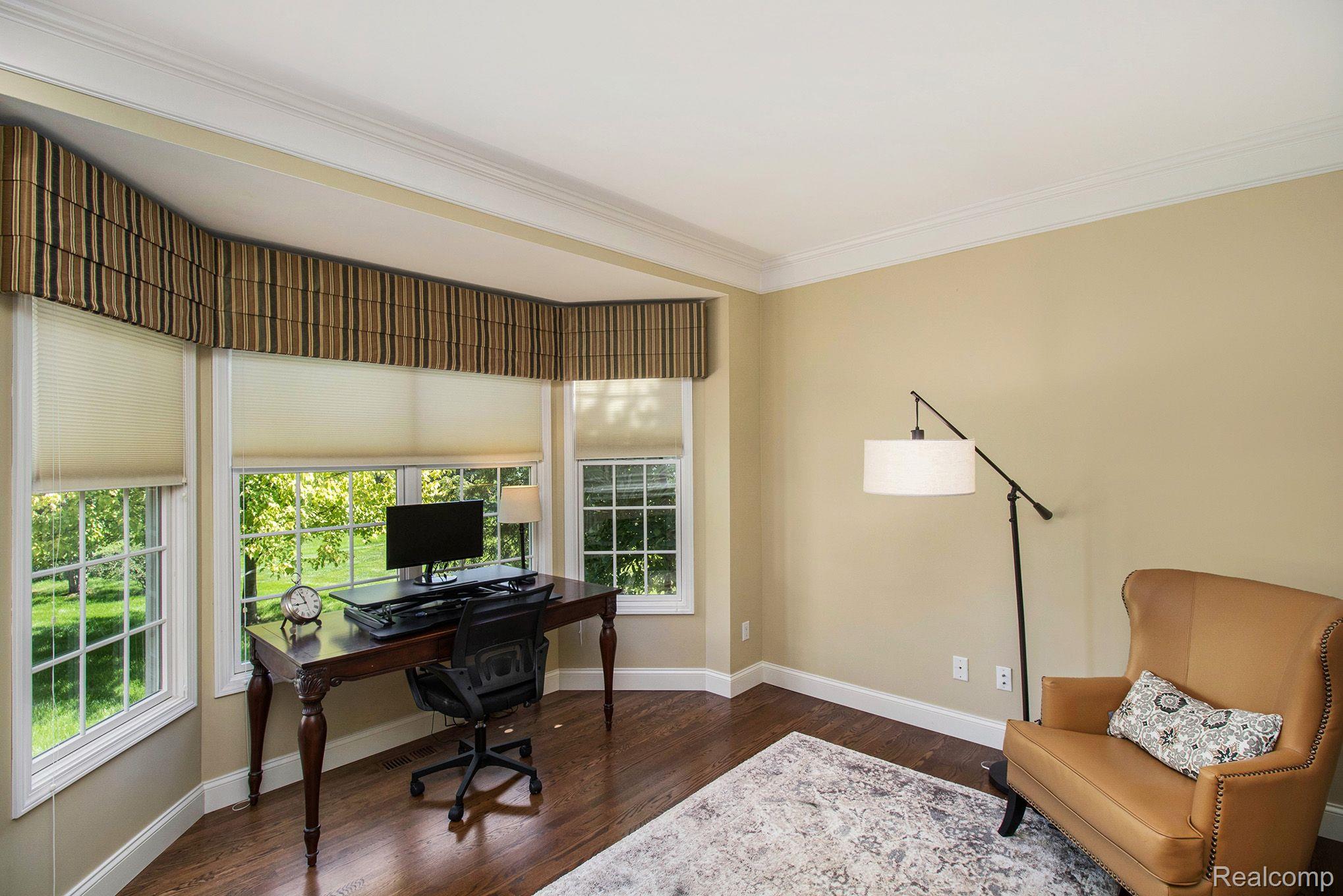1034 Miners Run Rochester, MI 48306 - Photo 10 of 44 Library/Den/Office with Bay Window