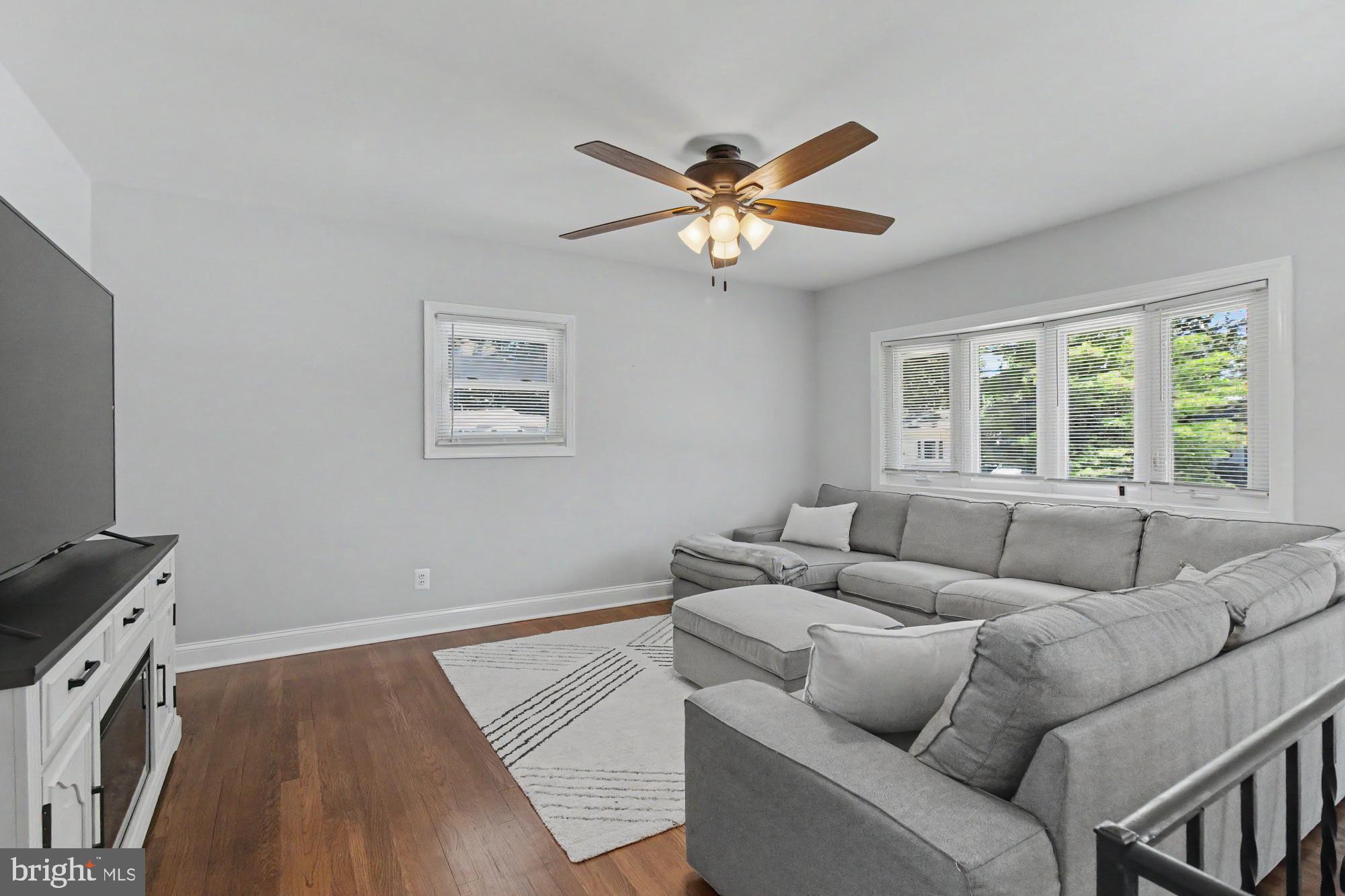 3702 Hurlock Road Middle River, MD 21220 - Photo 6 of 52 Living Room