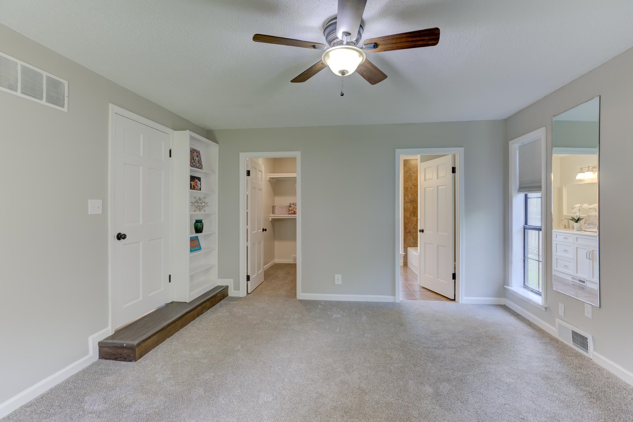5724 Green Valley Road Memphis, TN 38135 - Photo 10 of 25 Located away from other Bedrms w/3 Windows Here and Updated Bath