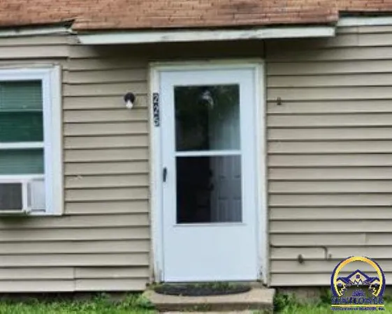 $194,000 | 225 Southeast 35th Terrace, Topeka, KS 66605