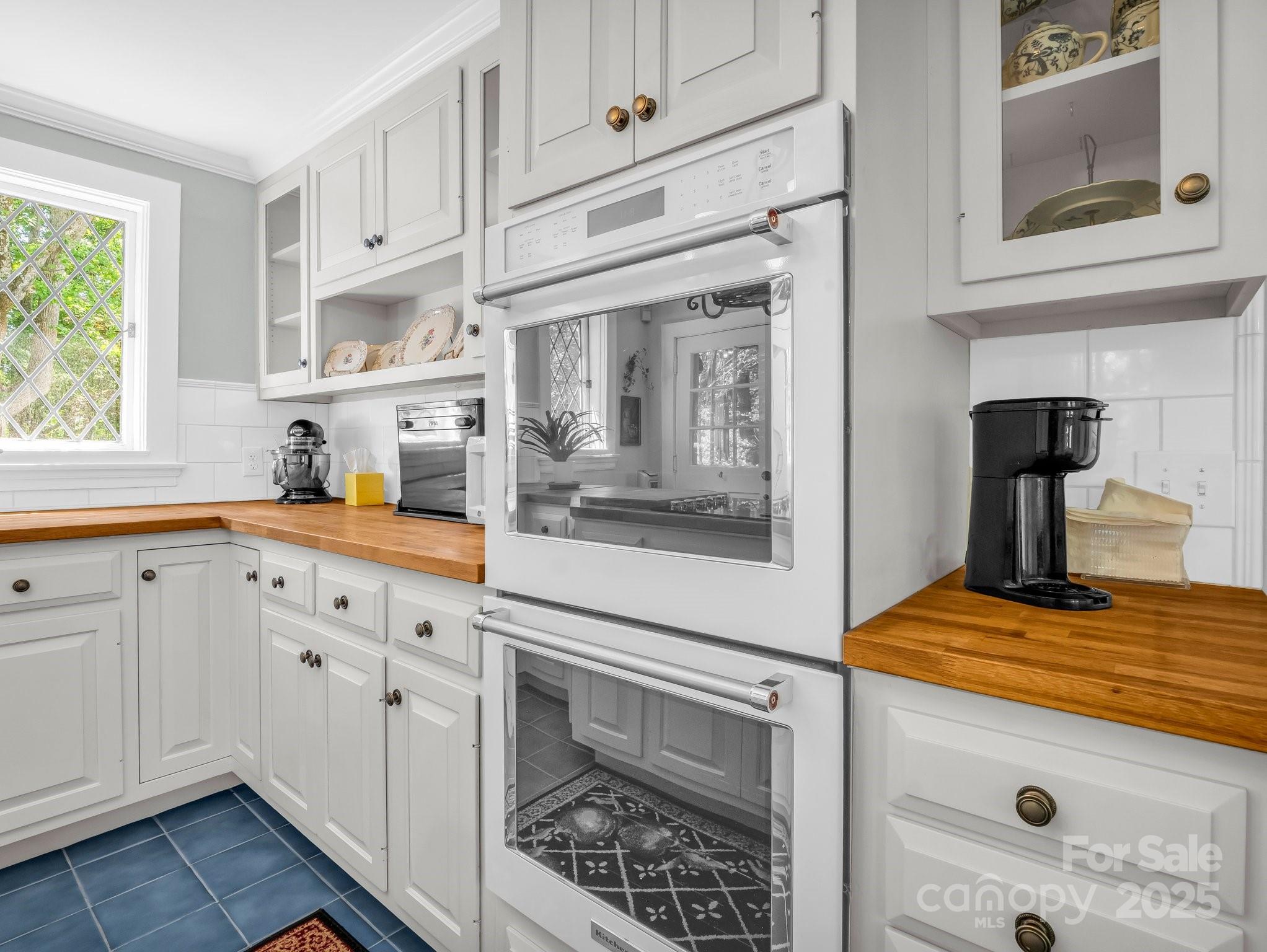 287 Pacolet Ridge Lane Tryon, NC 28782 - Photo 18 of 48 a kitchen with cabinets and appliances