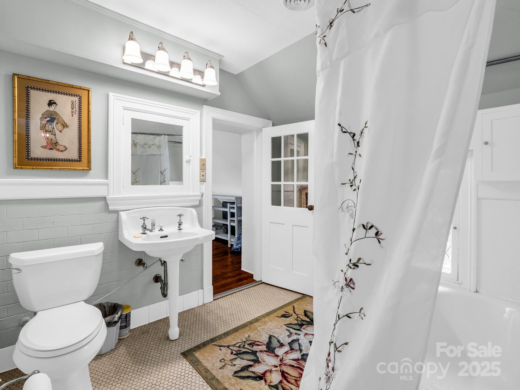 287 Pacolet Ridge Lane Tryon, NC 28782 - Photo 33 of 48 a bathroom with a toilet sink and tub