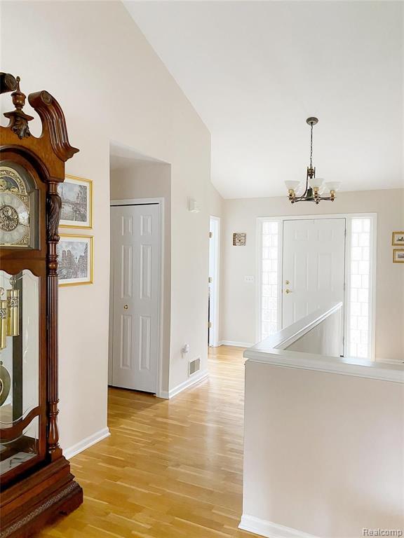 560 Misty Brook Lane Rochester Hills, MI 48307 - Photo 5 of 42