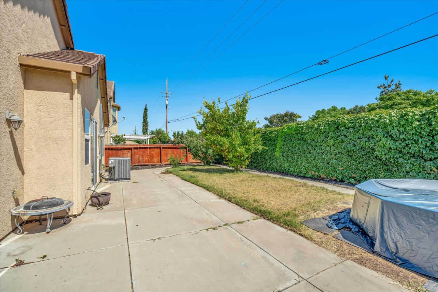 390 Munter Street Manteca, CA 95337 - Photo 24 of 26 a backyard of a house with outdoor seating