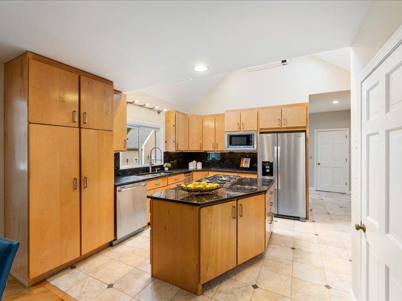71 Marblehead Road Windham, NH 03087 - Photo 19 of 55