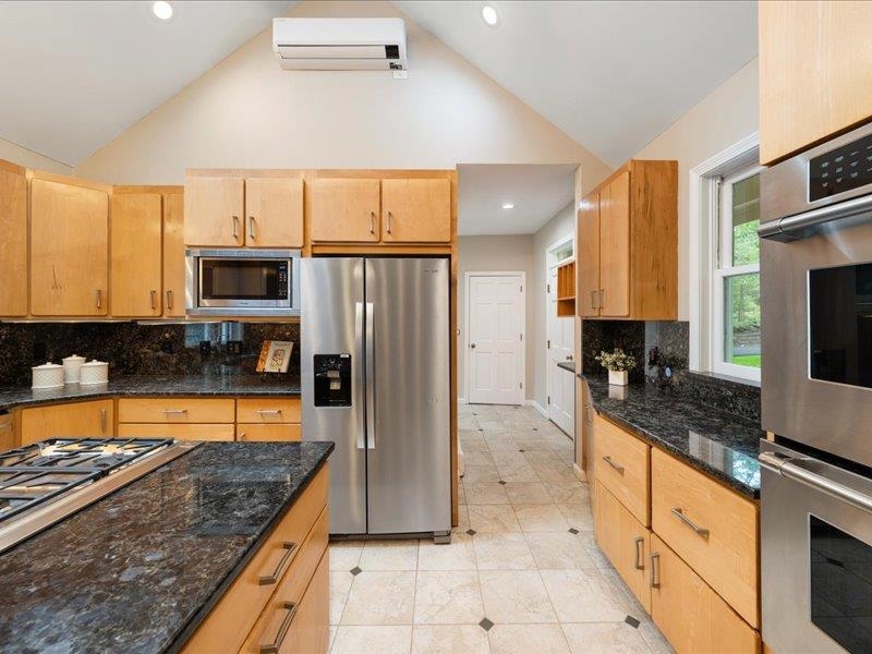 71 Marblehead Road Windham, NH 03087 - Photo 20 of 55