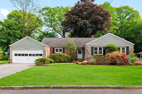 $899,000 | 23 Lakeview Road, New Rochelle, NY 10804