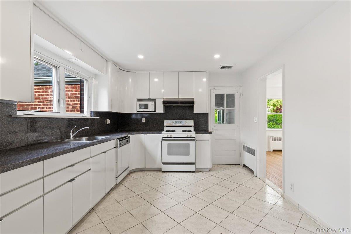 23 Lakeview Road New Rochelle, NY 10804 - Photo 13 of 27