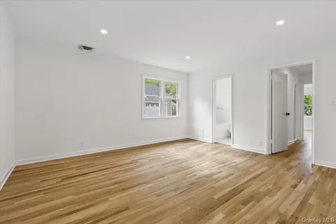 $899,000 | 23 Lakeview Road, New Rochelle, NY 10804
