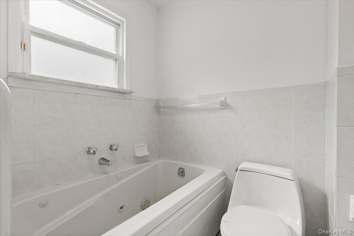 23 Lakeview Road New Rochelle, NY 10804 - Photo 16 of 27
