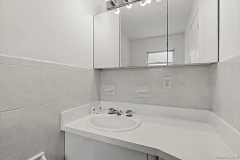 $899,000 | 23 Lakeview Road, New Rochelle, NY 10804