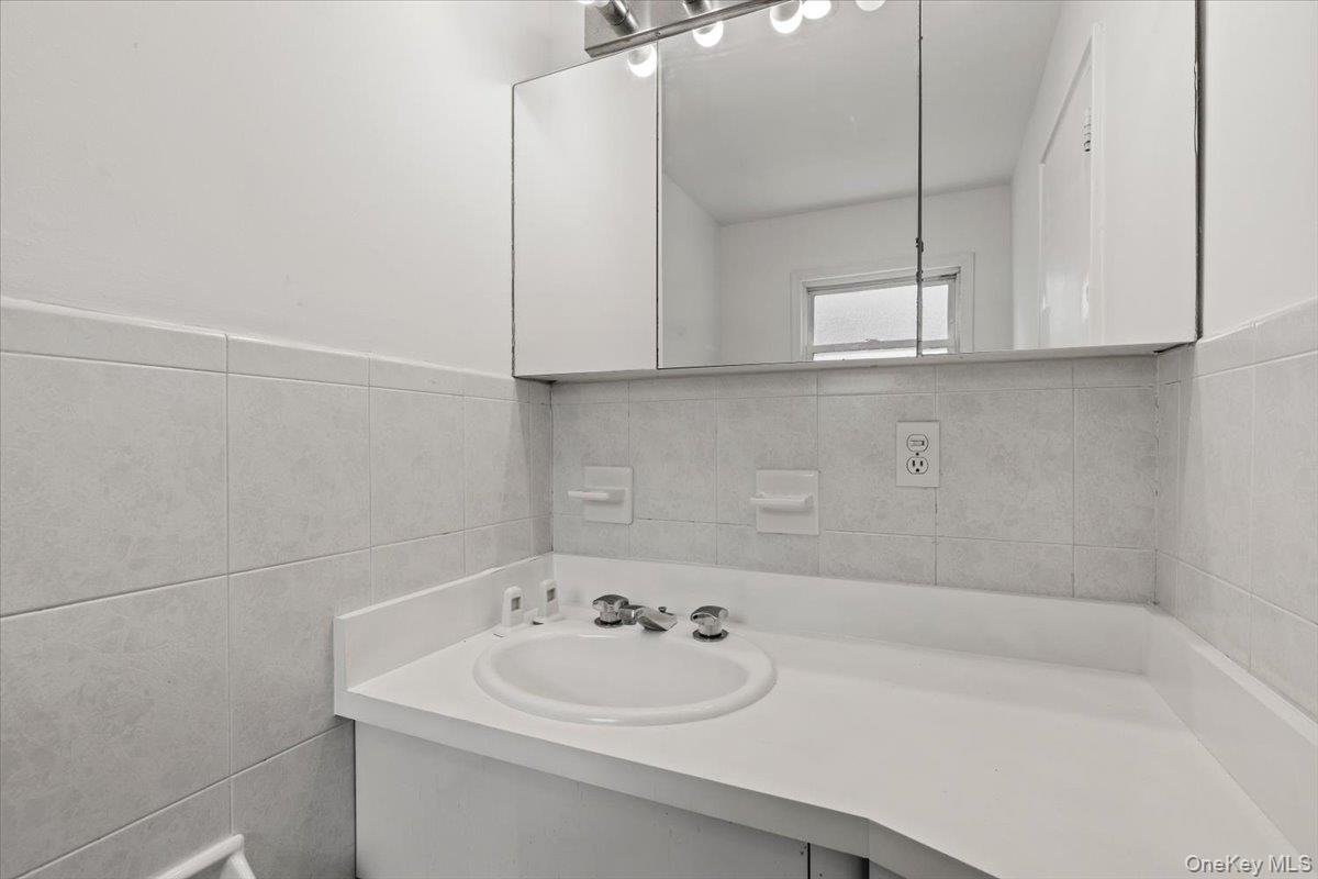 23 Lakeview Road New Rochelle, NY 10804 - Photo 17 of 27