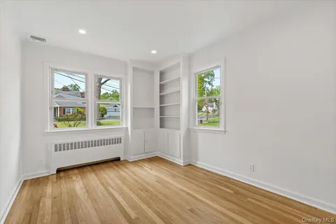 $899,000 | 23 Lakeview Road, New Rochelle, NY 10804