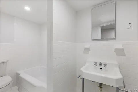 $899,000 | 23 Lakeview Road, New Rochelle, NY 10804