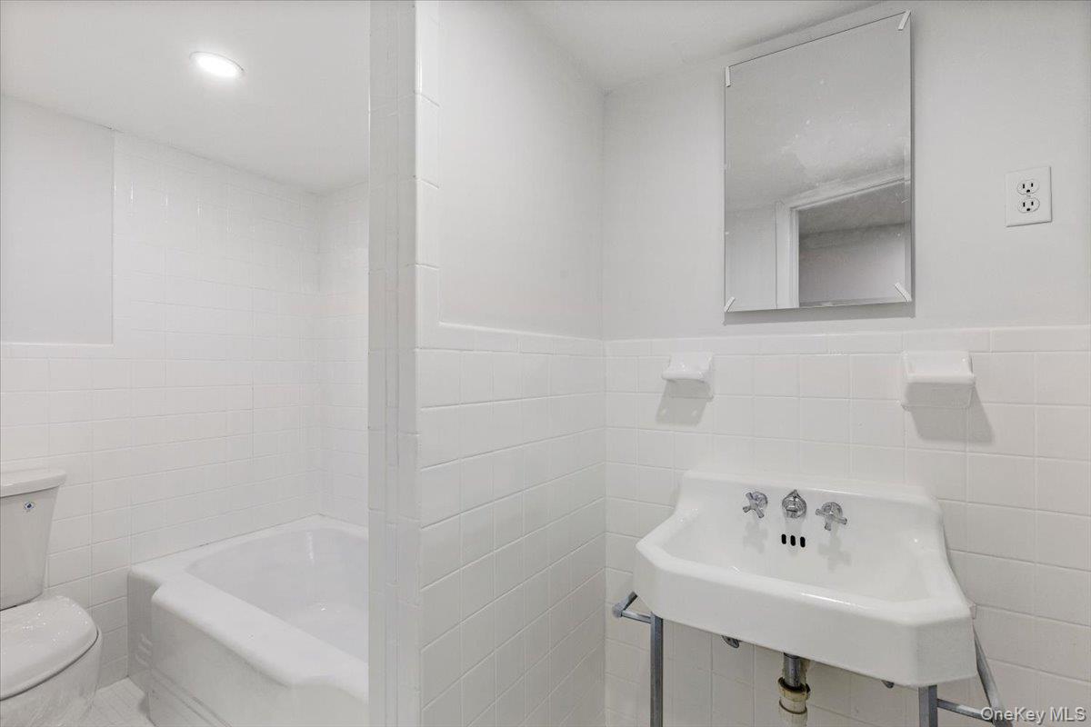 23 Lakeview Road New Rochelle, NY 10804 - Photo 24 of 27