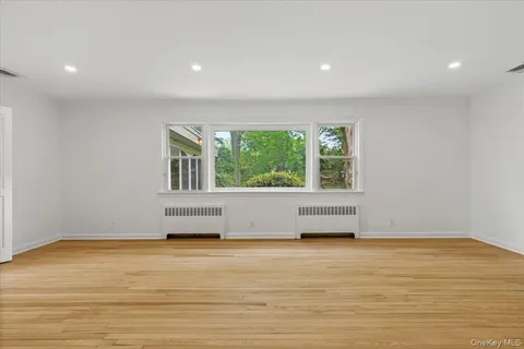 $899,000 | 23 Lakeview Road, New Rochelle, NY 10804