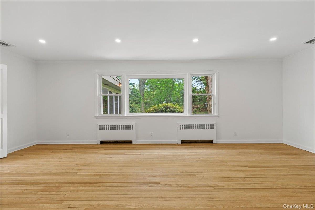 23 Lakeview Road New Rochelle, NY 10804 - Photo 4 of 27