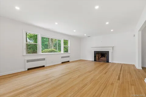 $899,000 | 23 Lakeview Road, New Rochelle, NY 10804