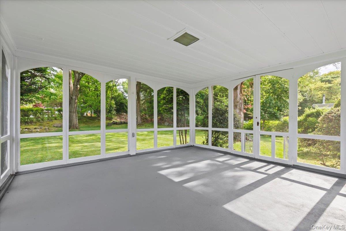 23 Lakeview Road New Rochelle, NY 10804 - Photo 9 of 27