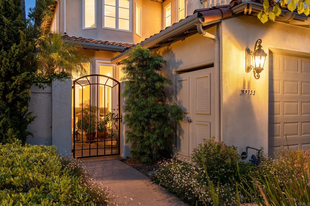 9735 Claiborne Square La Jolla, CA 92037 - Photo 2 of 60