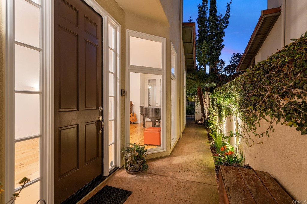 9735 Claiborne Square La Jolla, CA 92037 - Photo 3 of 60