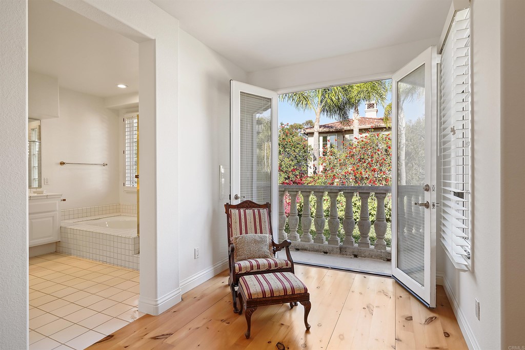 9735 Claiborne Square La Jolla, CA 92037 - Photo 38 of 60