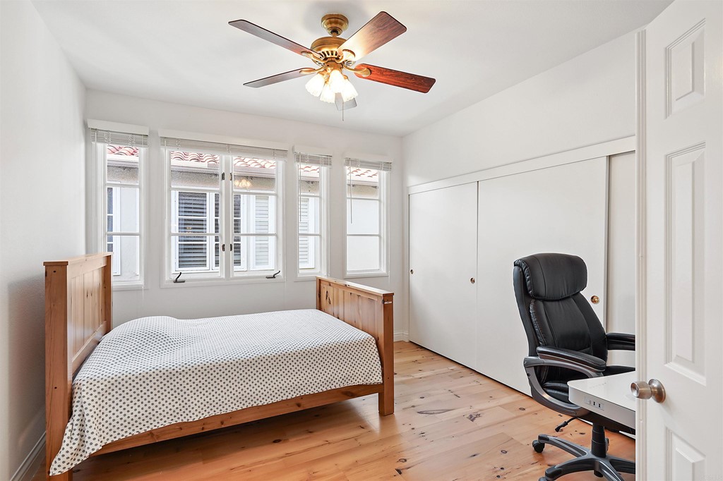 9735 Claiborne Square La Jolla, CA 92037 - Photo 43 of 60