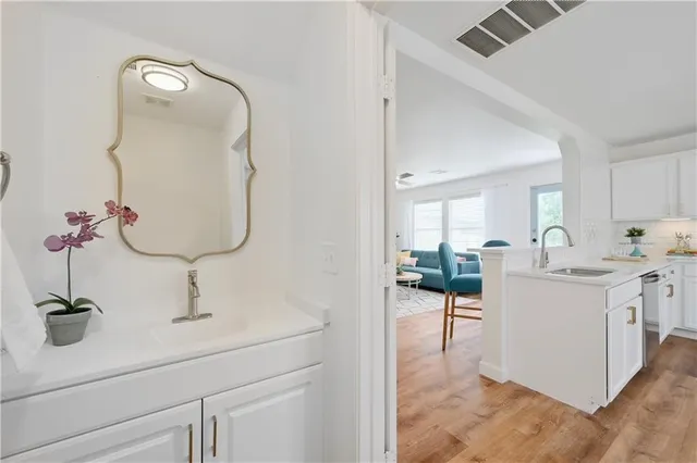 a en suite bathroom with a double vanity sink and a mirror
