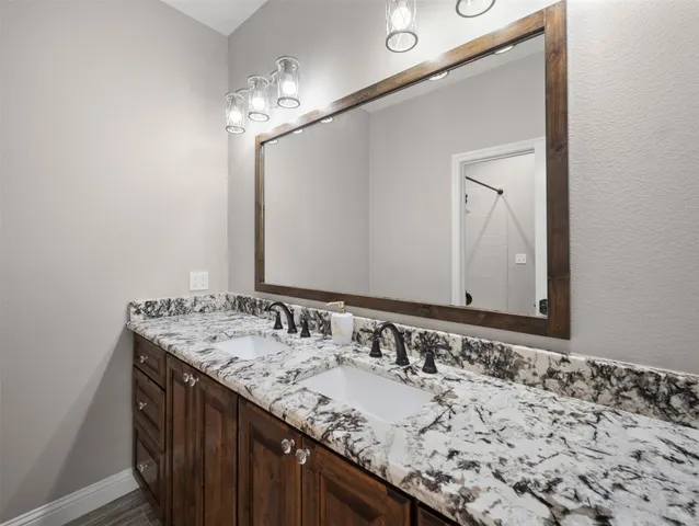 $797,500 | 1205 North N Avenue, Shiner, TX 77984