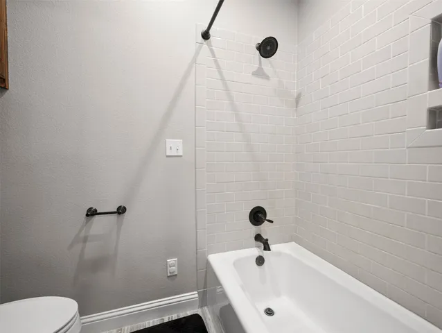 $797,500 | 1205 North N Avenue, Shiner, TX 77984