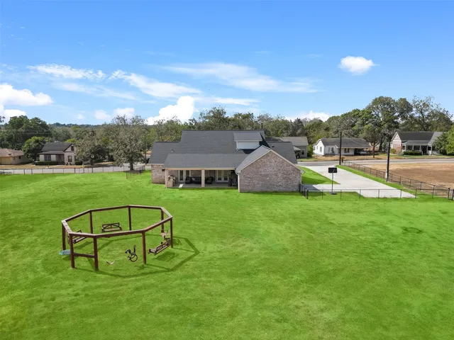 $797,500 | 1205 North N Avenue, Shiner, TX 77984