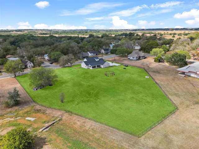 $797,500 | 1205 North N Avenue, Shiner, TX 77984