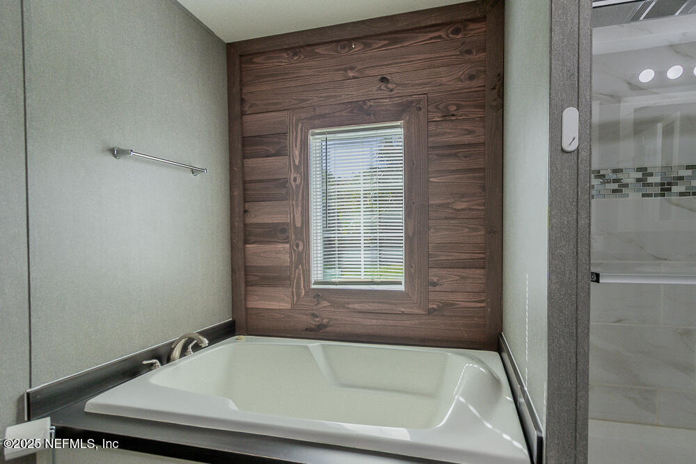 475 AJ Mills Road Ponte Vedra, FL 32081 - Photo 22 of 34 a bathroom with a bathtub