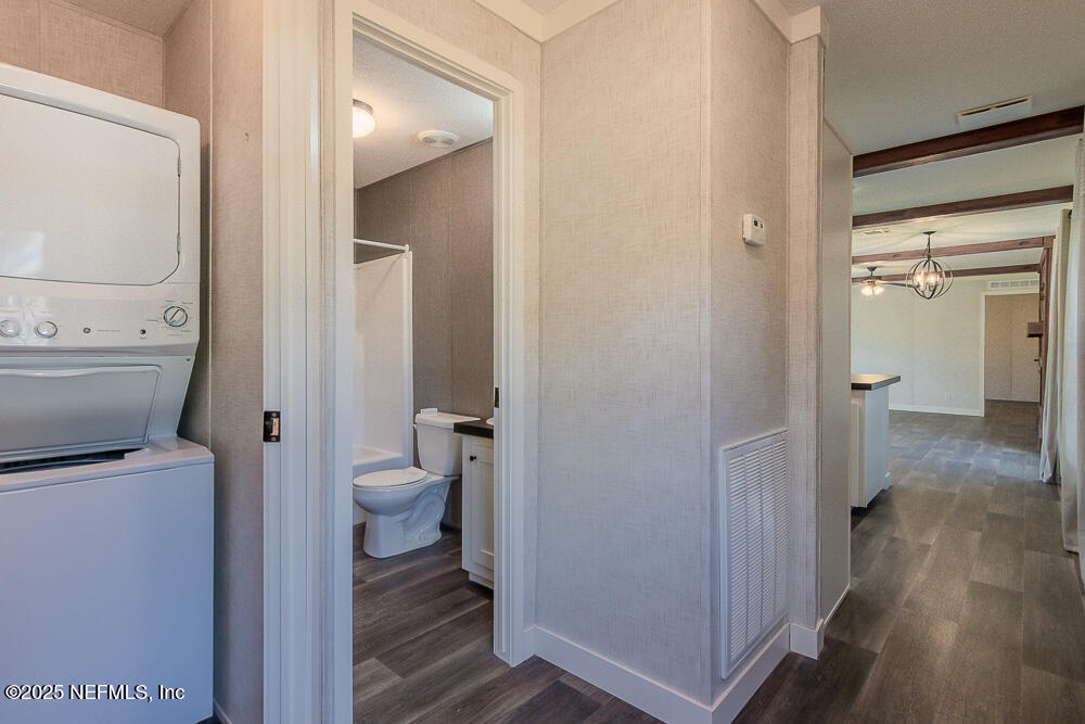 475 AJ Mills Road Ponte Vedra, FL 32081 - Photo 29 of 34 a bathroom with a toilet