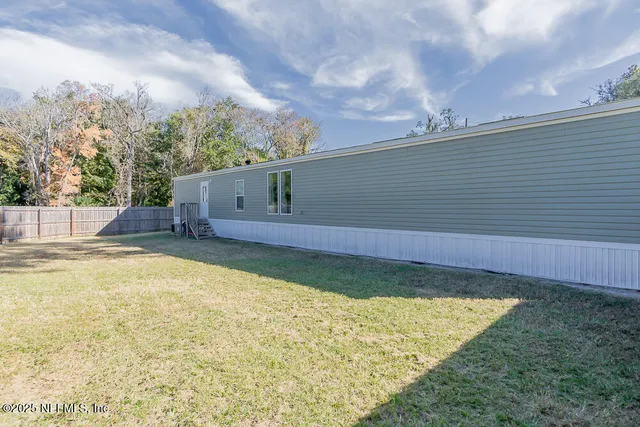 a view of a backyard with white house