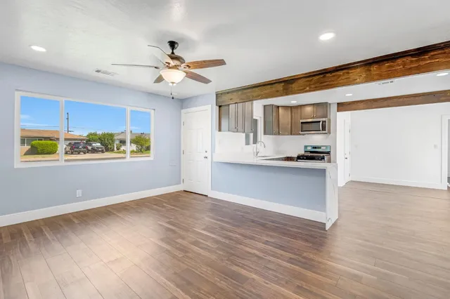 $405,000 | 872 West Fairmont Avenue, Clovis, CA 93612