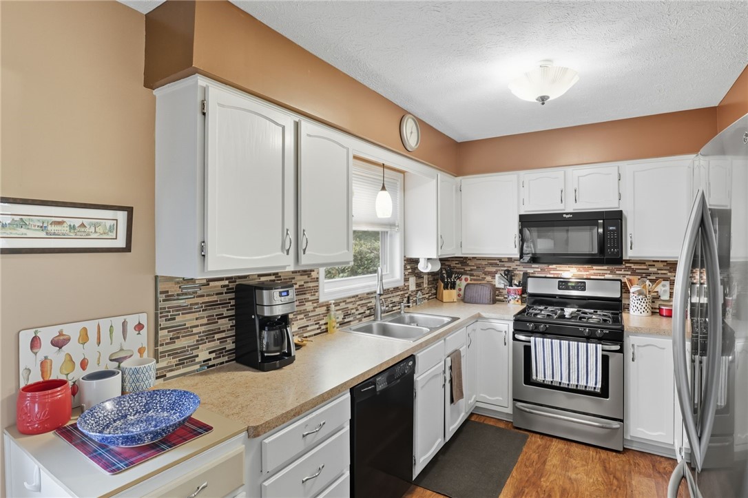 107 Cranbrook Terrace Webster, NY 14580 - Photo 11 of 28 Kitchen