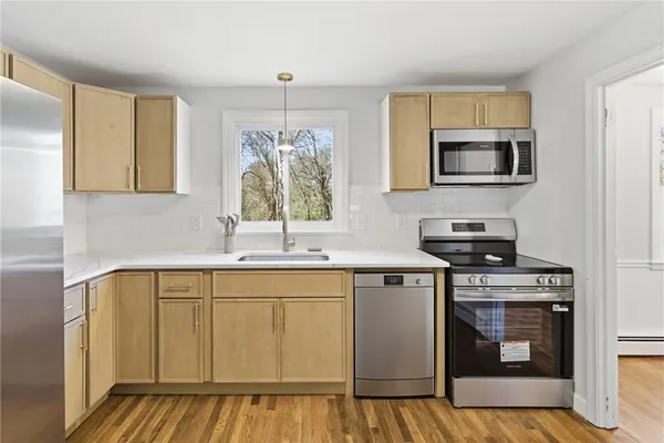$599,900 | 8 Sunset Drive, Smithfield, RI 02917