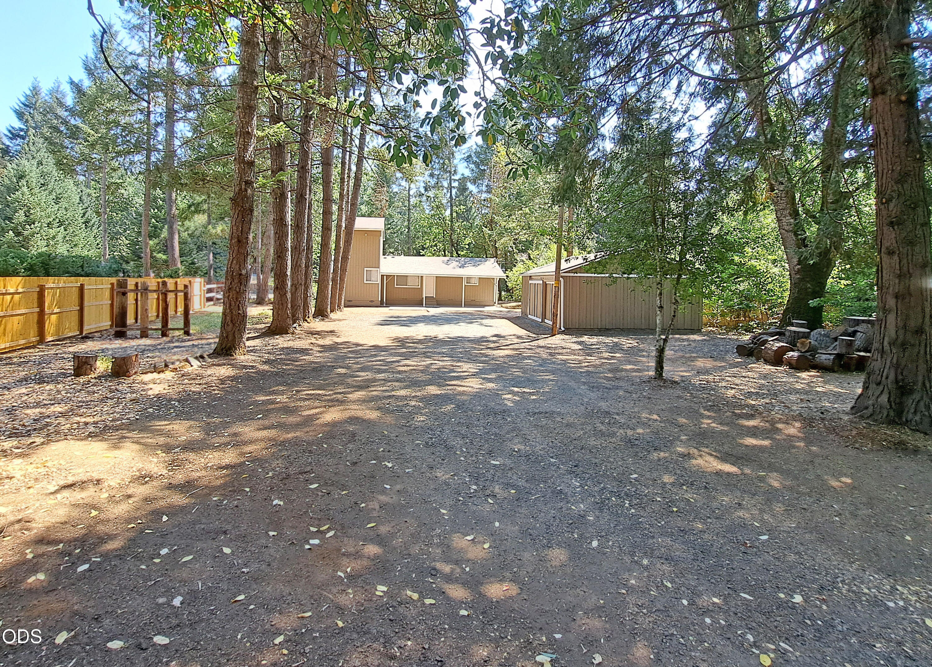 315 South Old Stage Road Cave Junction, OR 97523 - Photo 3 of 29