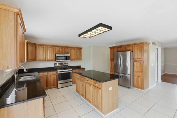 $3,295 | 26493 Isleworth Point, Southfield, MI 48034