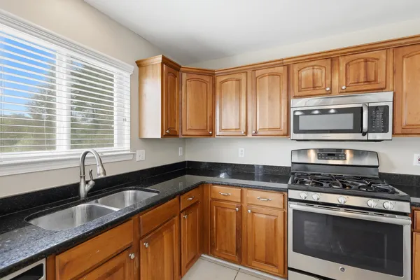 $3,295 | 26493 Isleworth Point, Southfield, MI 48034